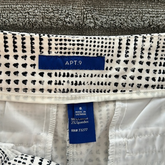 Apt 9 shorts - Picture 2 of 5